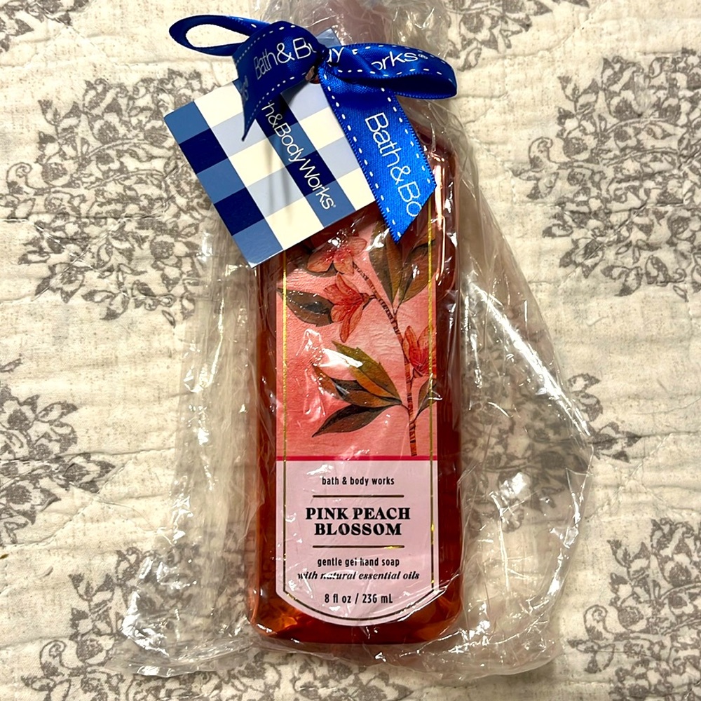NWT Bath & BodyWorks Pink Peach 🍑 Blossom Gentle Gel Hand Soap.